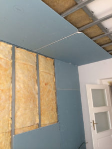 Odhlučnění stropu - napojení stěny a stropu